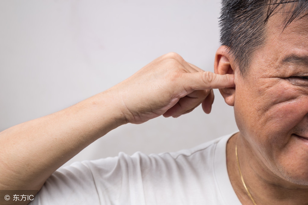 耳朵痒是怎么回事？可能预示5种问题！中招的人都要注意调理
