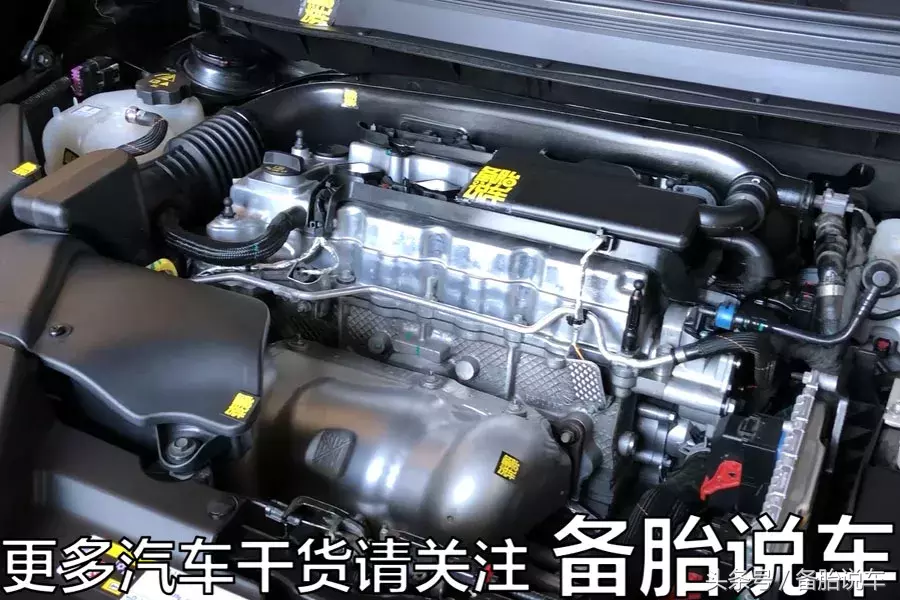 别再用水冲发动机舱了，教你如何自己动手洗