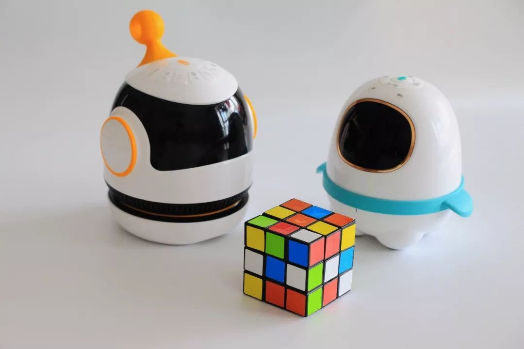 解魔方机器人儿童在人工智能中成长库比鲁比克立方体机器人的评估