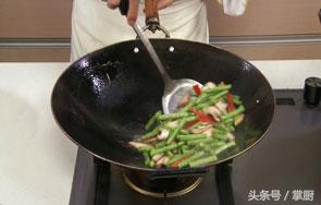 豆角怎么做才好吃？大厨教你做香菇炒豆角，口味很棒，特别香