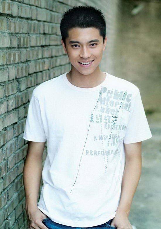 1982年12月29日出生于辽宁大连,毕业于中央戏剧学院,中国内地男演员