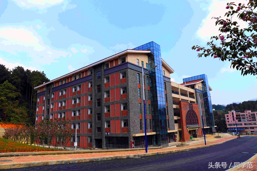 茅台不止酿酒，还办了一所二本高校，其他酒厂就等着这些学生毕业