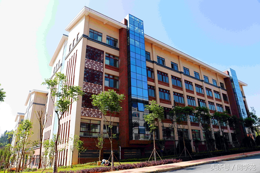 茅台不止酿酒，还办了一所二本高校，其他酒厂就等着这些学生毕业