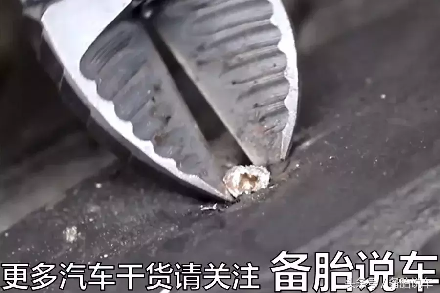 汽车轮胎没气,用自行车打气筒能救急吗?