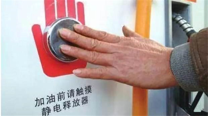 “加油站内打电话会引发爆炸”背后的真相是什么呢？