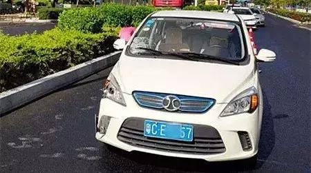 珠海男子无驾驶证，竟也能开共享汽车去兜风！连副驾也被罚！