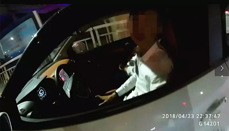 珠海男子无证驾驶共享汽车被查