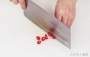 凉拌海蜇丝适合三伏天，这次我们用老醋