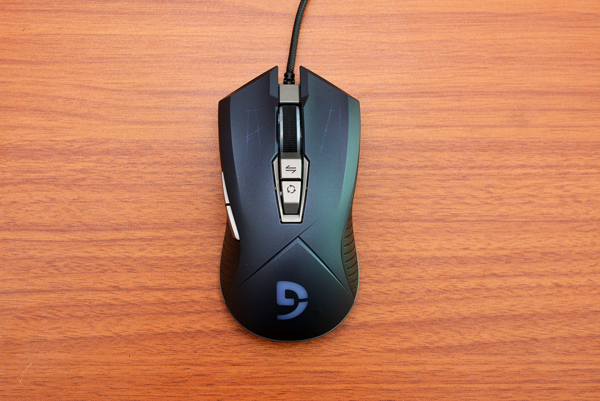 只有说明书/保修卡镀金usb,编织线,磁环和捆线器g93pro鼠标外形这是g