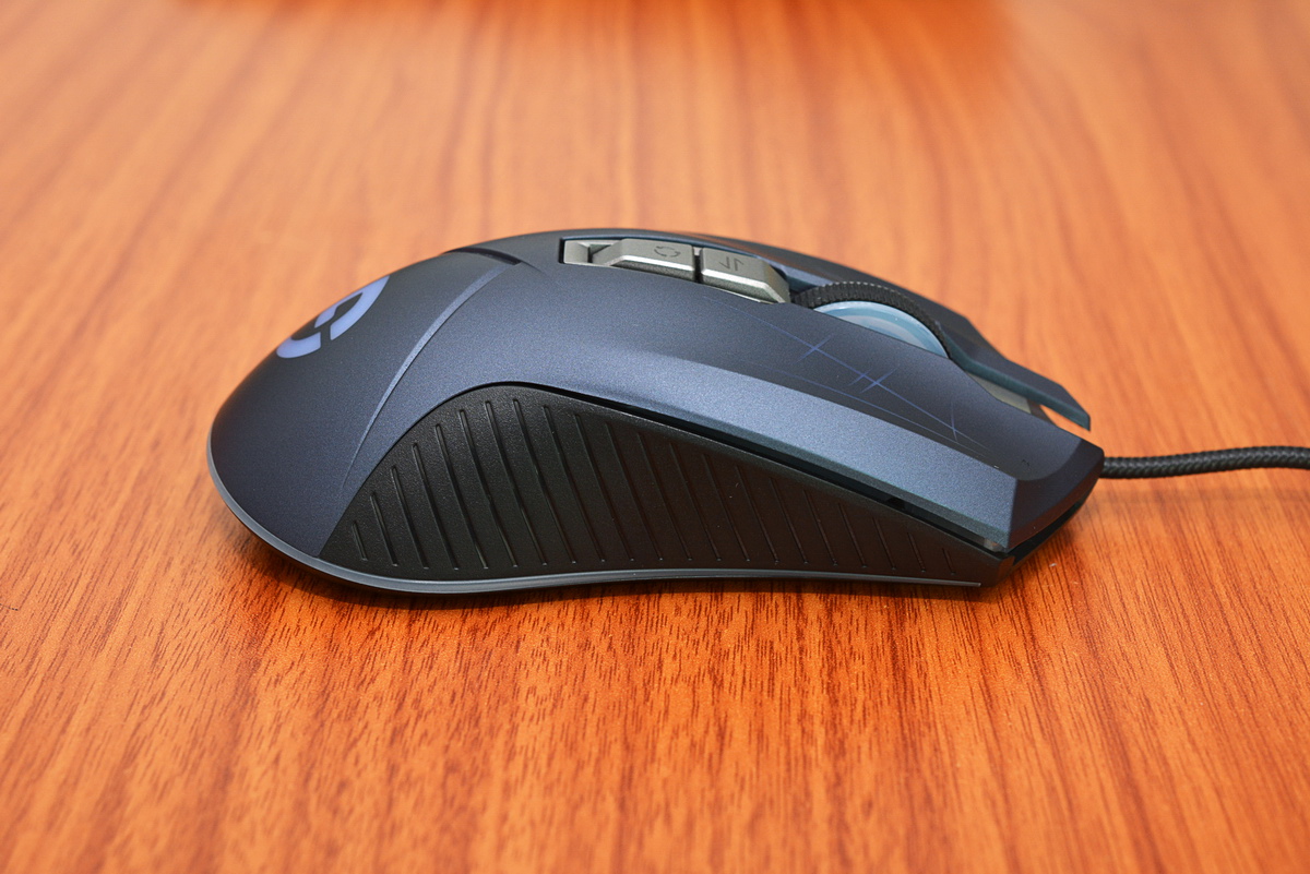 只有说明书/保修卡镀金usb,编织线,磁环和捆线器g93pro鼠标外形这是g