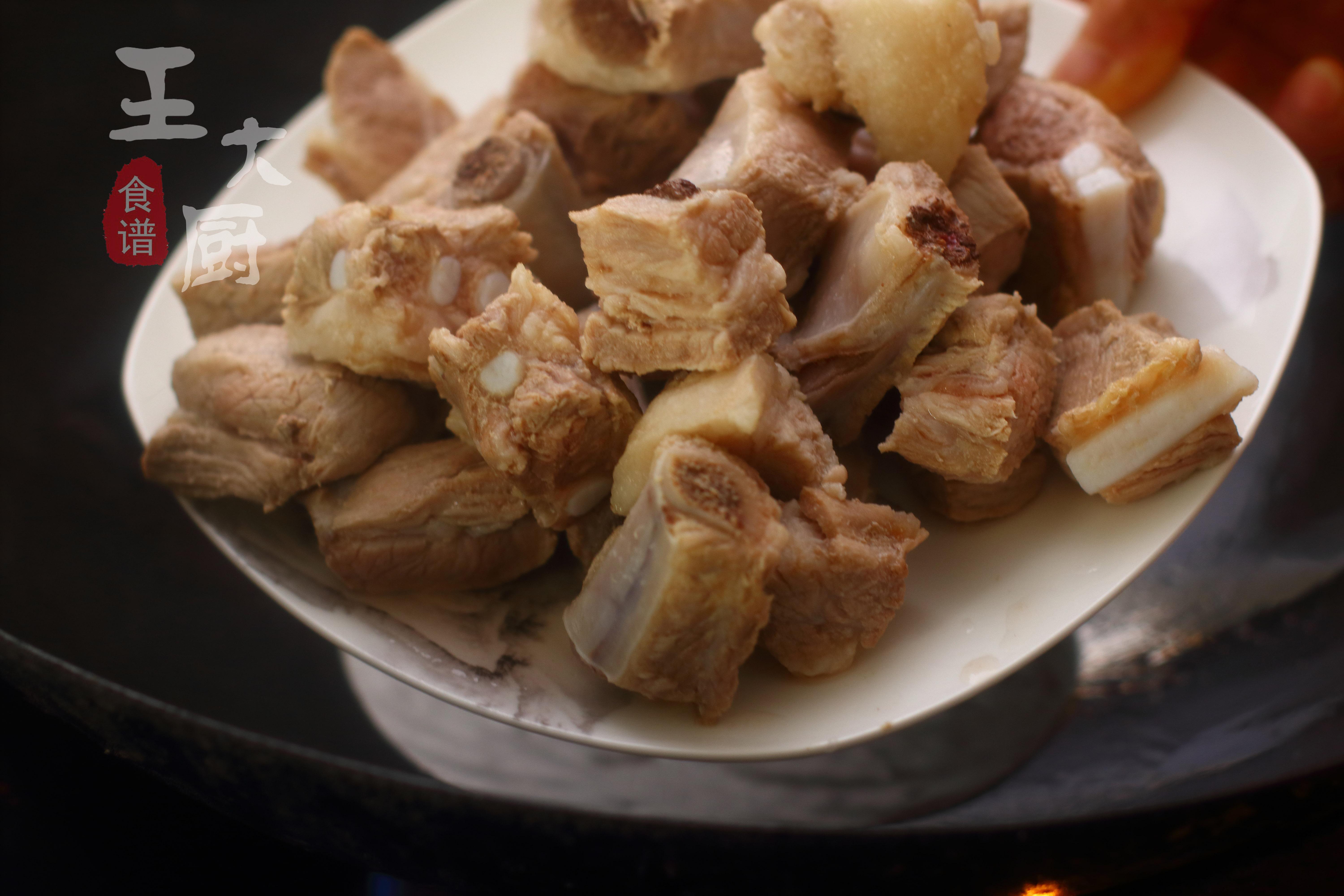 红烧排骨土豆的最正宗做法，方法很简单，味道太好了，好吃停不住