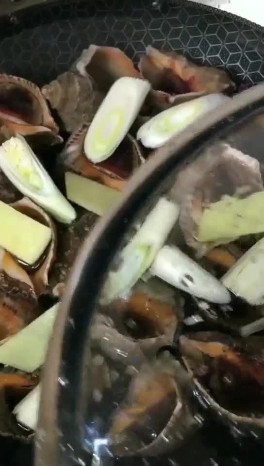 水煮海螺怎么做香（原汁原味吃最为鲜美酱汁的调制）