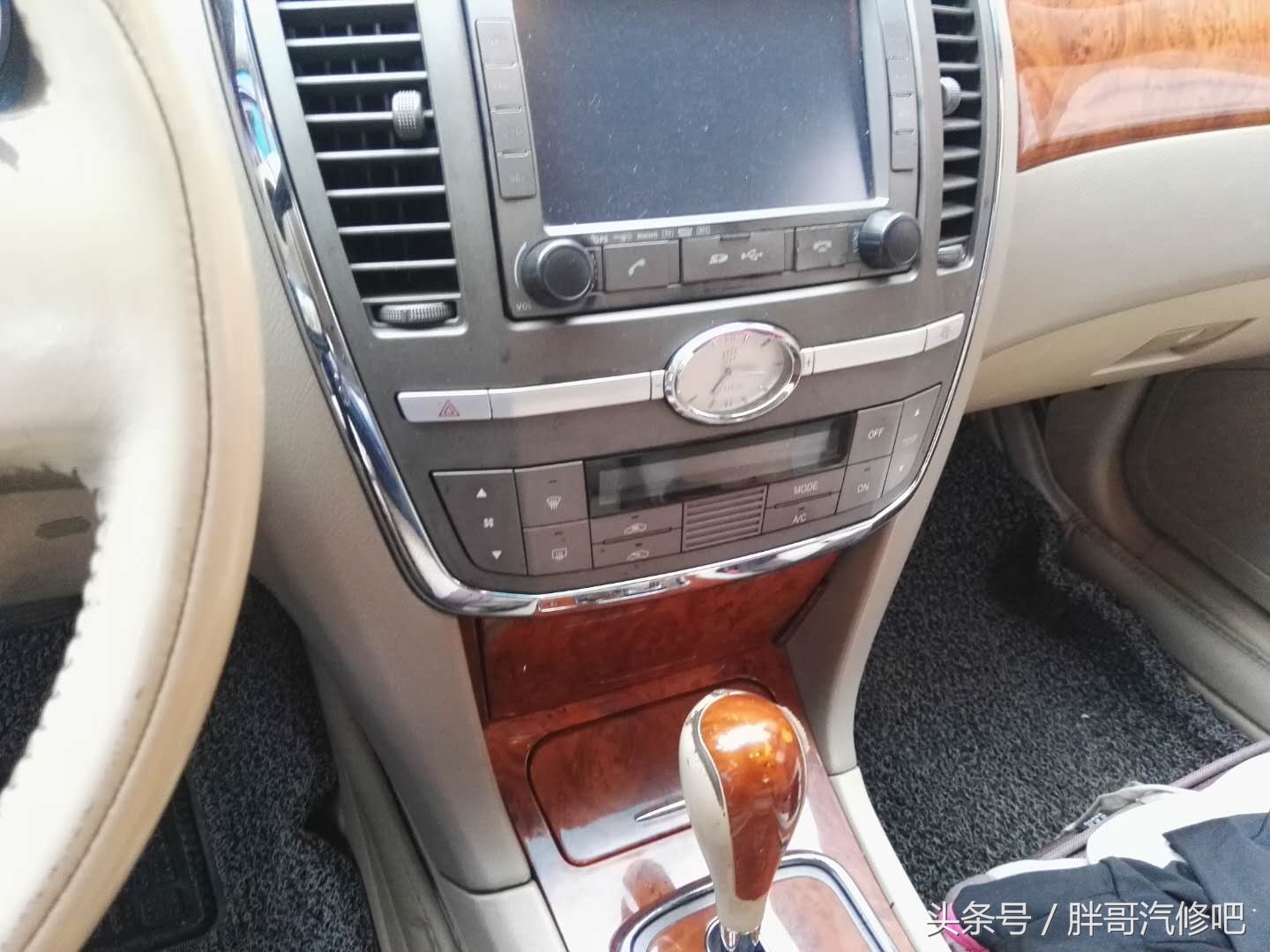 3万元二手别克君越B级车，车主已经开了3年，胖哥也很感兴趣