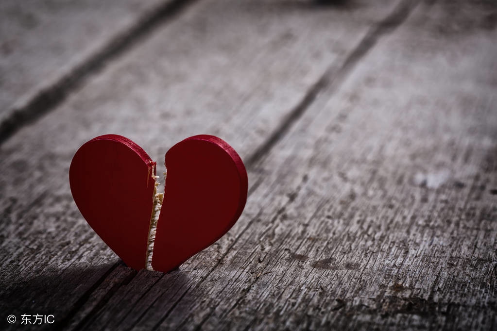 为人感性,重感情,这三个属相失恋后对前任你啊念不忘!