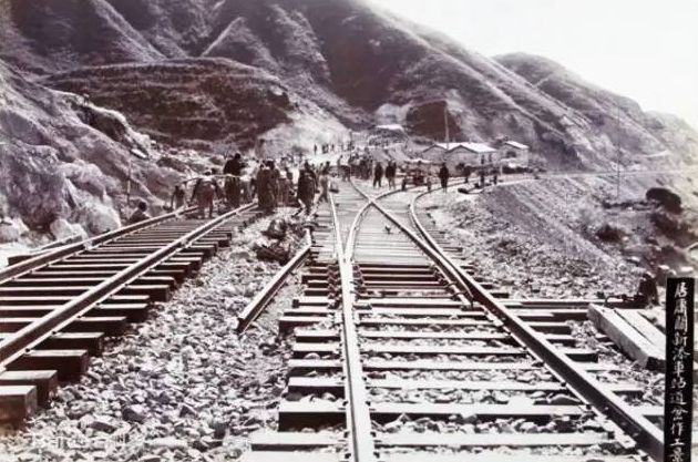 京张铁路1905年9月正式开工1909年10月全线通车提前2年完成节省经费约