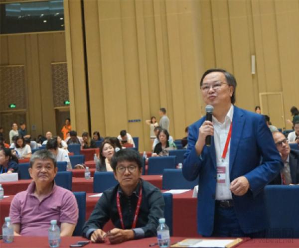 数百位眼科医生针锋相对，和AI比赛，最后结果出乎意料