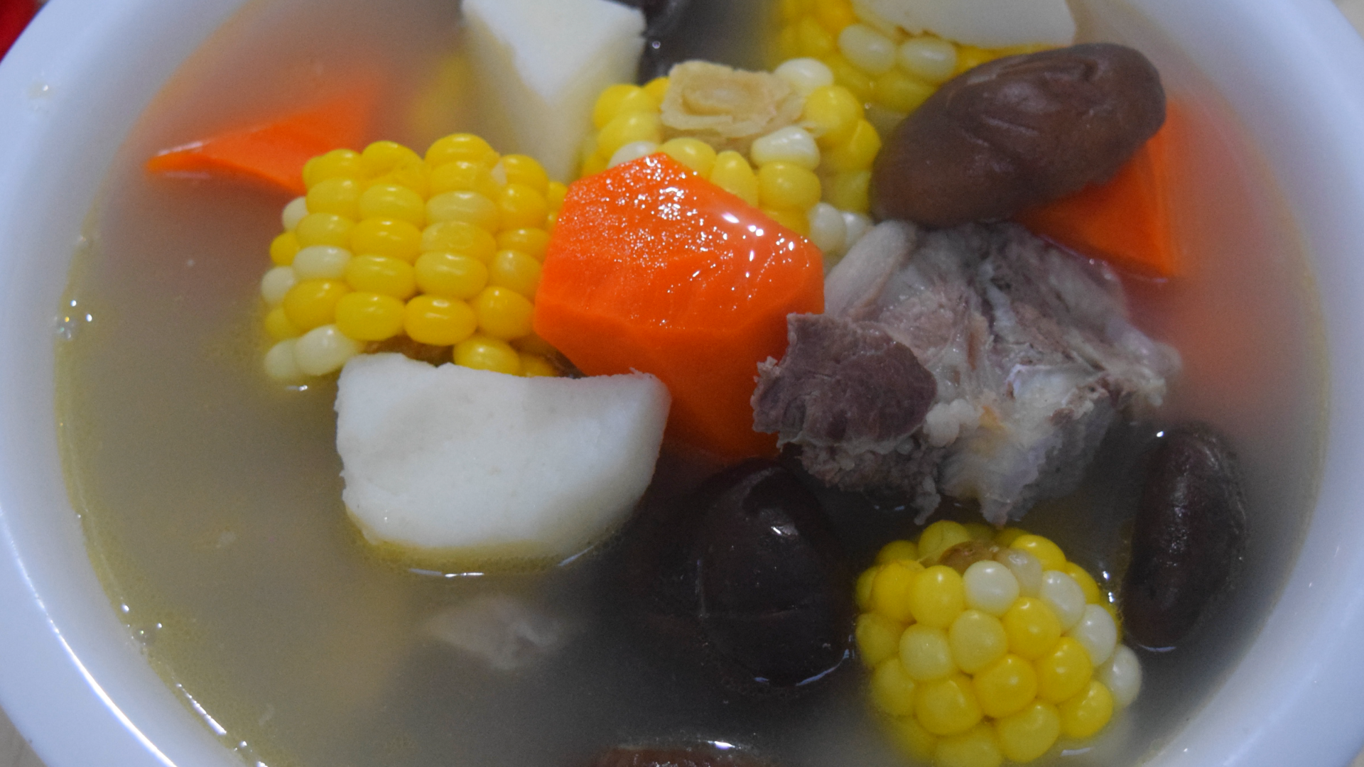 教你煲美味营养的排骨汤,好喝极了)