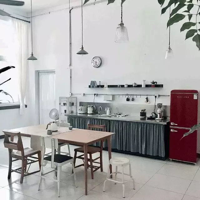 现代客厅有100种潮流布局，马上摆脱“茶几+电视+沙发”老土客厅