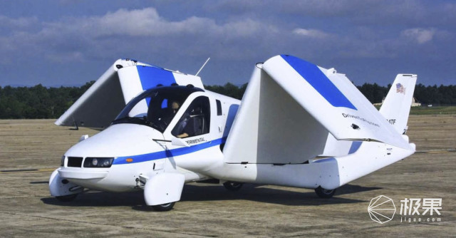 transition飞行汽车,顾名思义就是陆空两用,在陆地上行驶的时候机翼