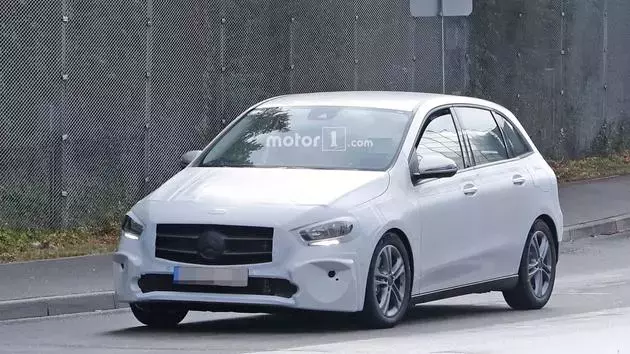 奔驰全新B级旅行车 搭载1.3T发动机，比宝马2休旅车来得舒适