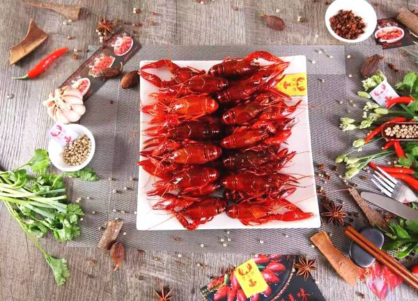 只为美食而堕落，堕落虾因“堕落”崛起｜花万里深圳餐饮设计