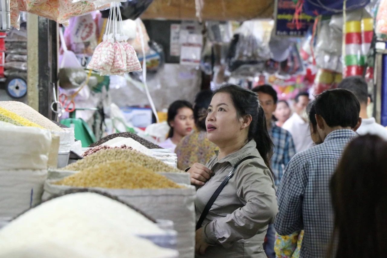 柬埔寨吴哥窟的悲歌：辍学的女童，接客的雏妓