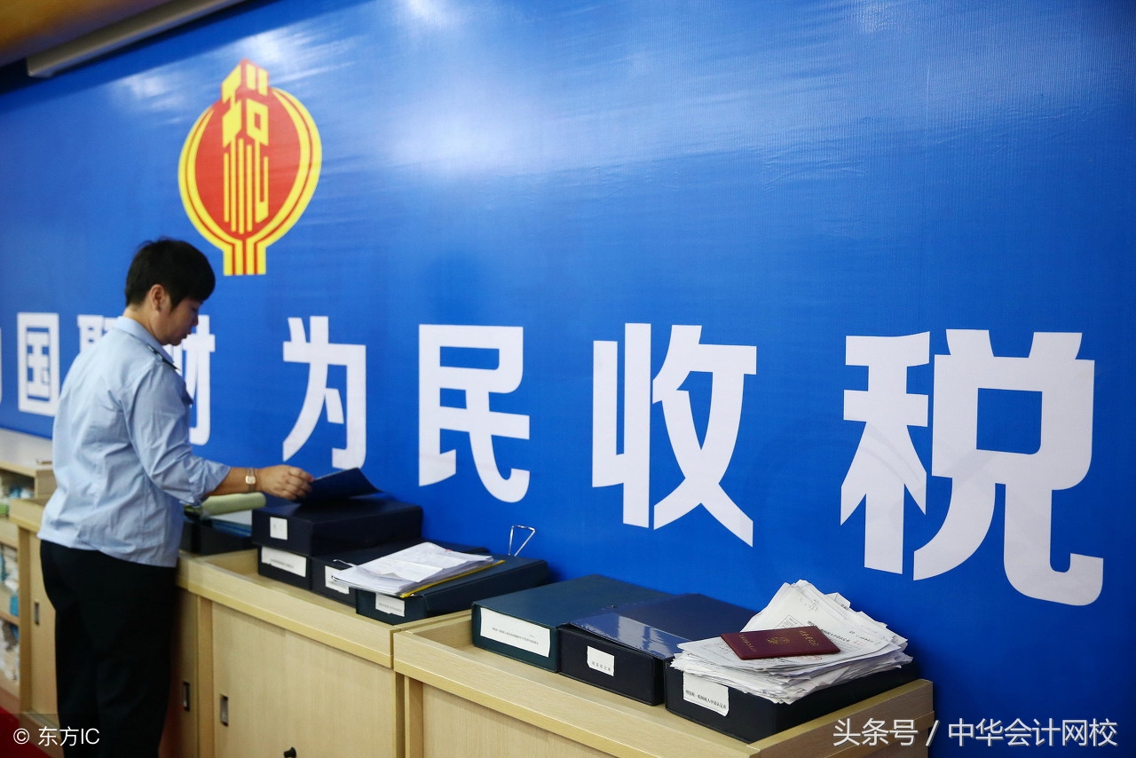 社保、个税如何进行账务处理？两种方案对比后，聪明的会计都……