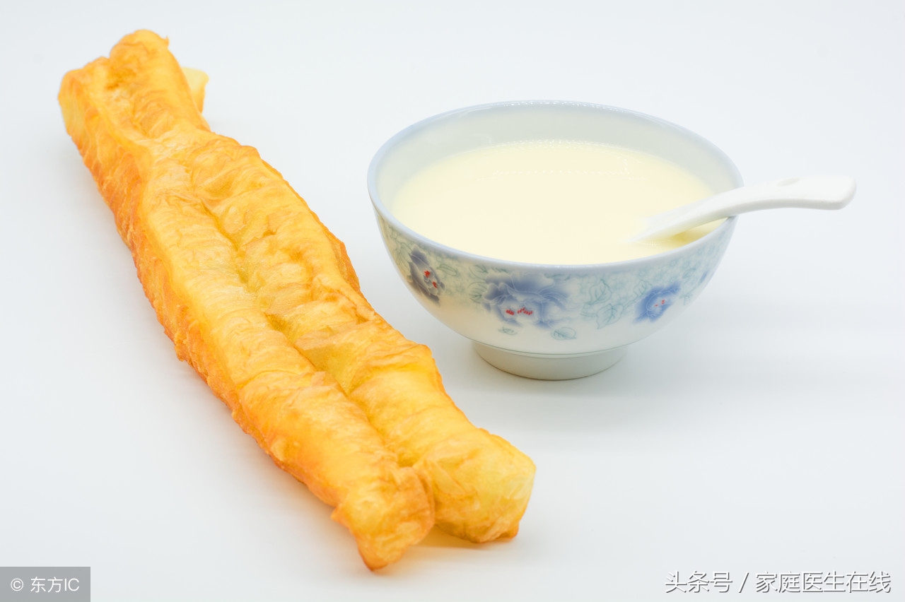 早餐总是豆浆配油条(早餐总是豆浆配油条吃)