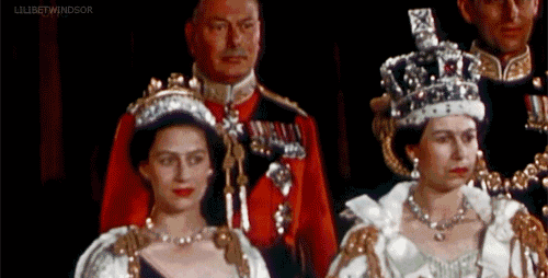 衣橱时光机｜英国王室的百年收藏