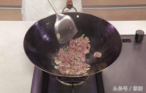 菠萝炒牛肉的做法（营养美味的菠萝炒牛肉做法）