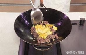 菠萝炒牛肉的做法（营养美味的菠萝炒牛肉做法）