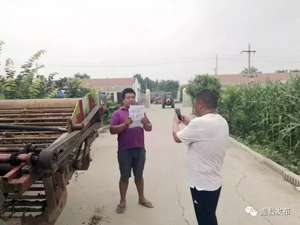 縣農(nóng)機(jī)局下鄉(xiāng)辦理農(nóng)機(jī)購置補(bǔ)貼暖民心