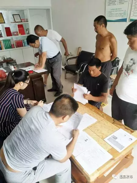 縣農(nóng)機(jī)局下鄉(xiāng)辦理農(nóng)機(jī)購置補(bǔ)貼暖民心