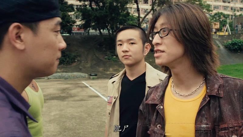 敢在足球场惹山鸡,辱洪兴,也仅仅是因为仗着当时人多,但还是被山鸡给