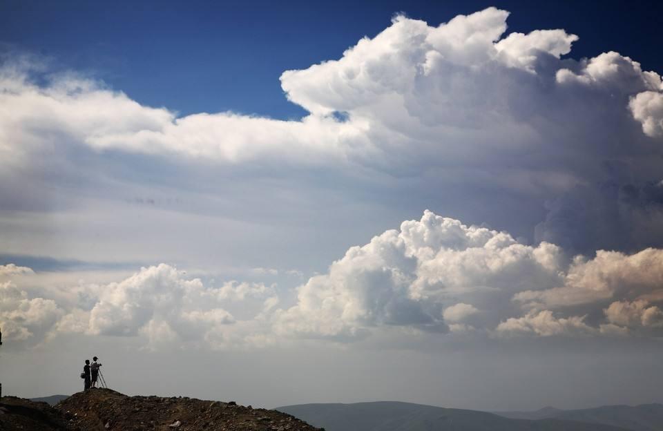 我们有理由相信，“云卷云舒”这一词句的出处是李白的这首唐诗