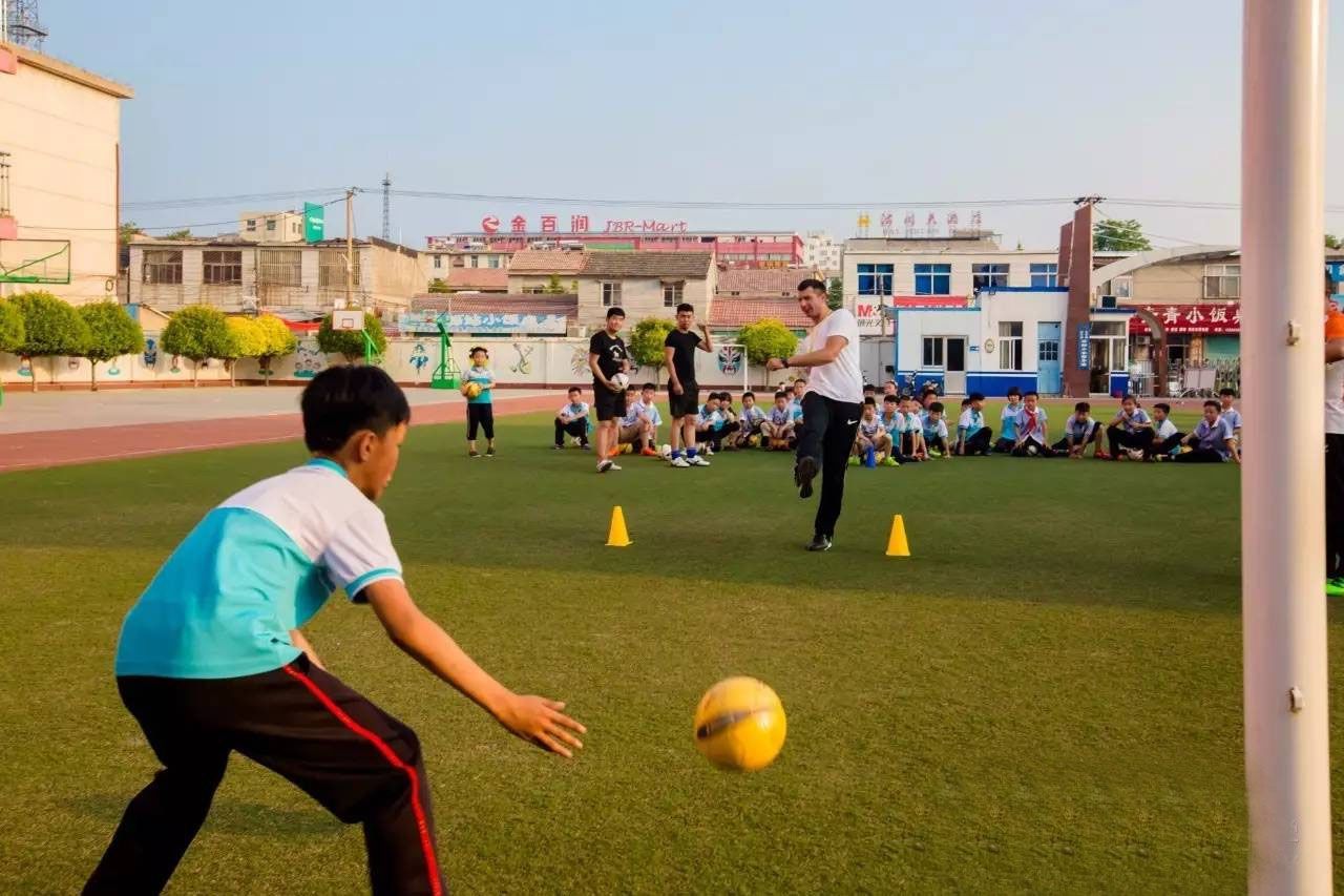 金乡县县长杯足球比赛哪里(金乡两所学校入选全国青少年校园足球特色学校)