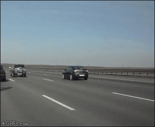一批超震撼交通事故动图GIF