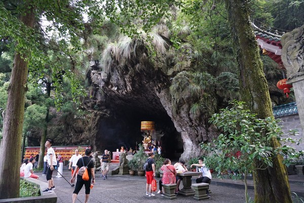 天生一个仙人洞!