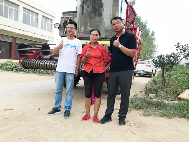 這“女漢子”第一次當(dāng)農(nóng)機手，就選鄭州中聯(lián)花生收獲機！已購5臺