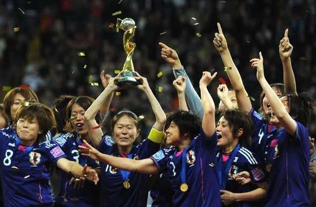 日本女足为什么夺得世界杯冠军(日本女足夺U20世界杯，7年包揽3大赛冠军，起步比中国晚却称霸世界)