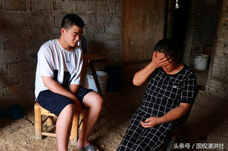 爸去世妈智障，没睡过枕头的寒门学子2018年600上湘大的高考故事