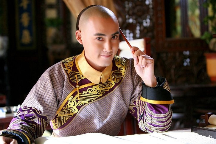 第三部中,古巨基接力苏有朋,但其阿哥人设并不讨好,首先剧本有毒,剧中