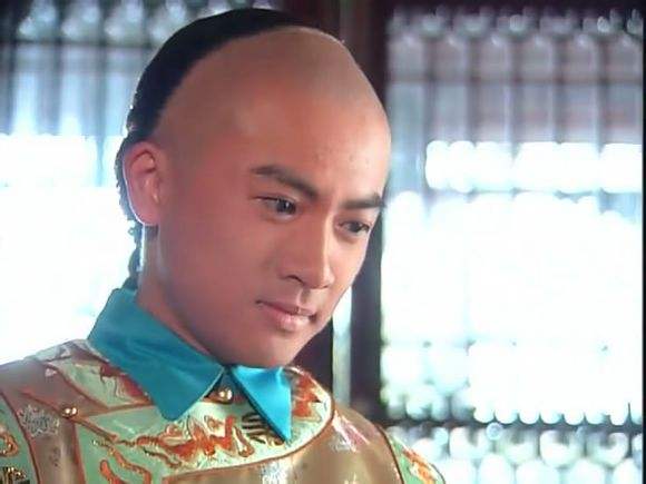 细数一下,比较知名的五阿哥,早有苏有朋,古巨基,张睿版,现有《延禧》