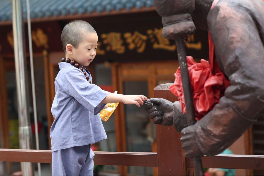 经典对联：“膏可吃，药可吃，膏药岂可吃？”下联成为绝唱