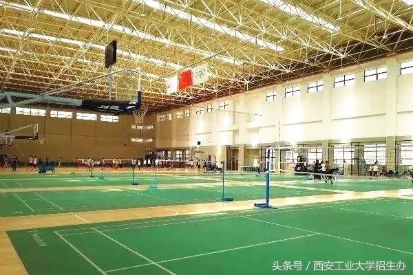 开学了！学长怎么给学妹介绍学校，非常急，在线等！