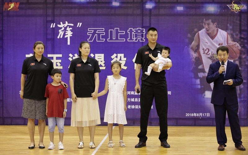 广西威壮男篮运动员工资多高(他是第四位被NBA选中的中国球员，却与达拉斯小牛擦肩而过十五年)