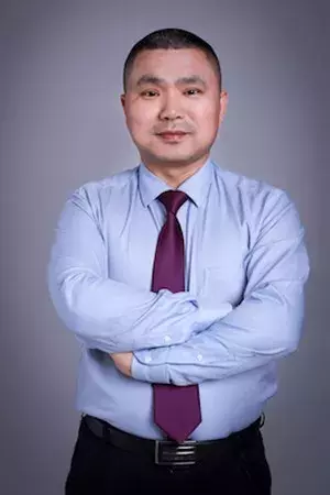 向小额贷借了两千元,到手只有一千六 还没逾期,却群发我的合成裸照,我该如何维权?