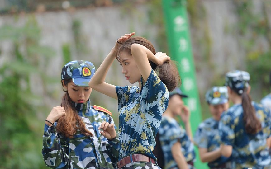 学生军训晒后如何快速修复 军训晒黑怎么白回来