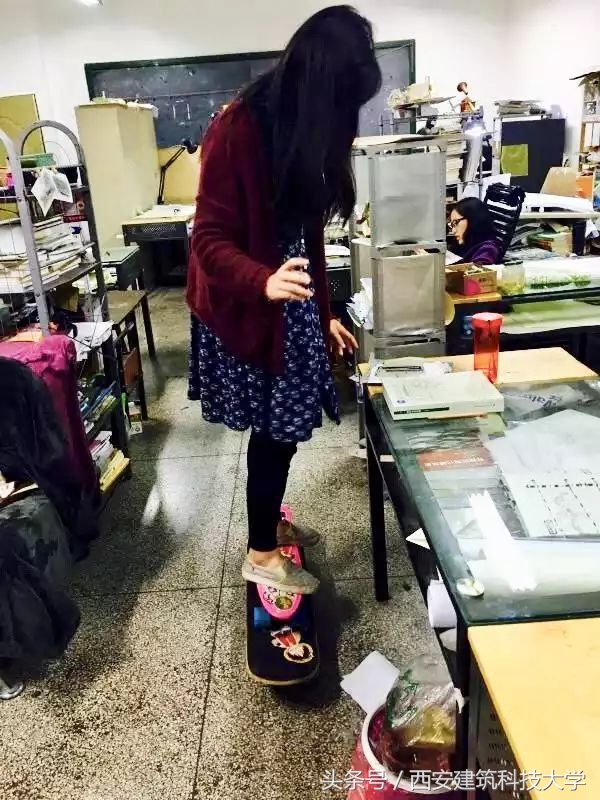 不仅颜值高，还是女学霸！这对闺蜜同窗五年，如今一起留学英国！