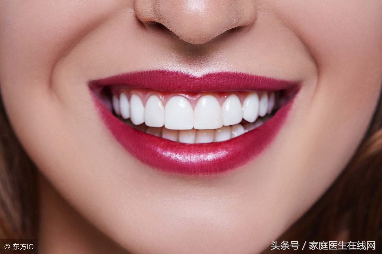 一般来说,人正常的嘴唇颜色应该是淡淡的红色,如果嘴唇的颜色出现变化